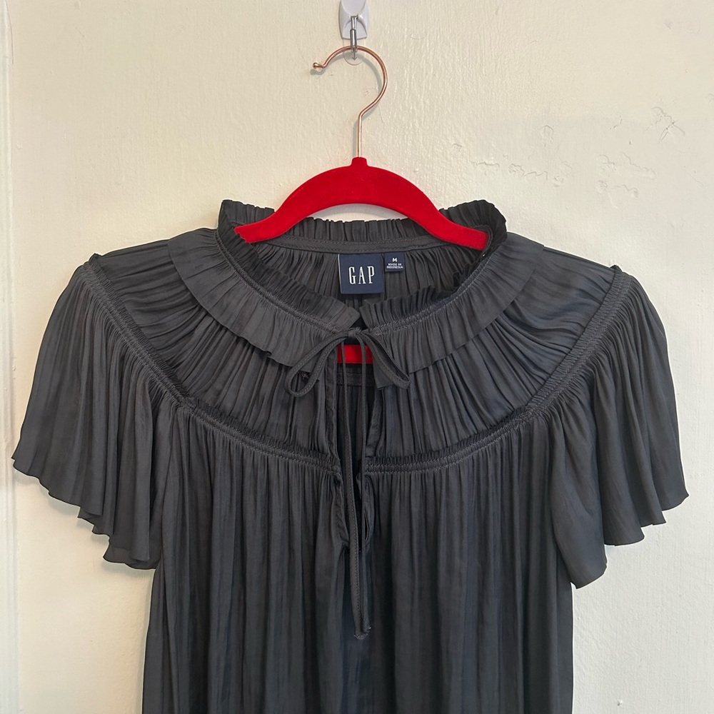Gap ruffle-neck shirt in iron gray size medium